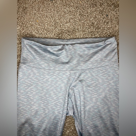 Champion silver/gray marbled cropped capri athletic leggings - Picture 6 of 9